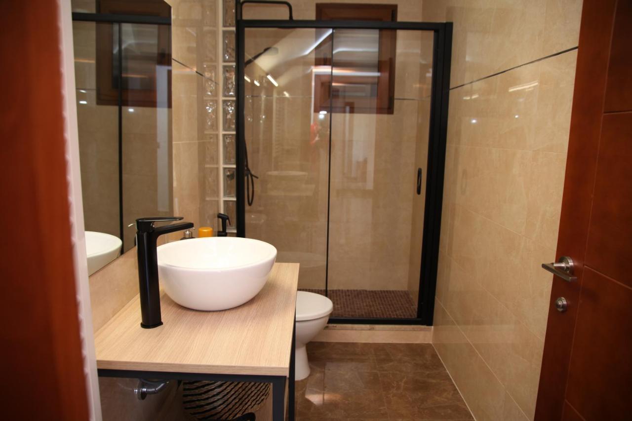 Casa Genes Chera Luaran gambar